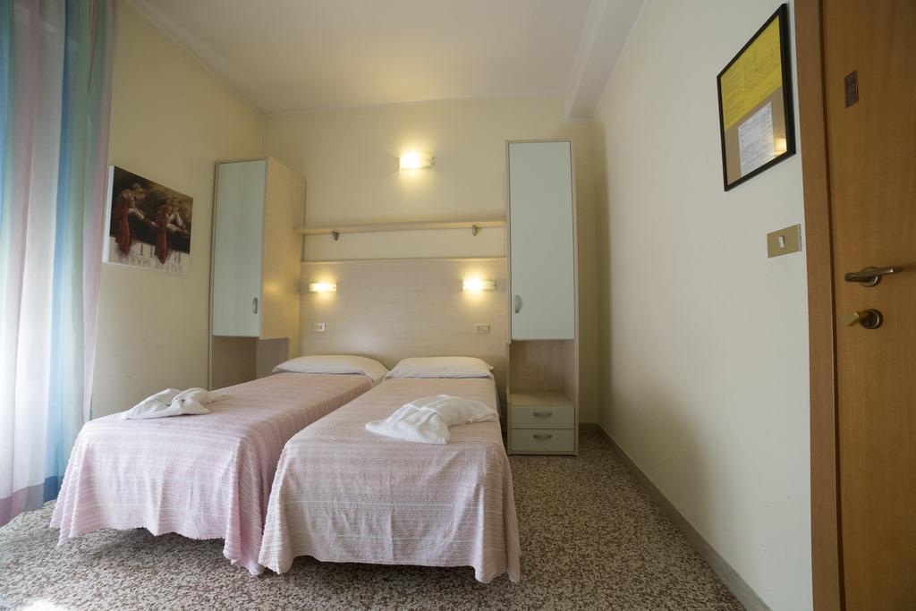 רימיני Hotel Europa מראה חיצוני תמונה