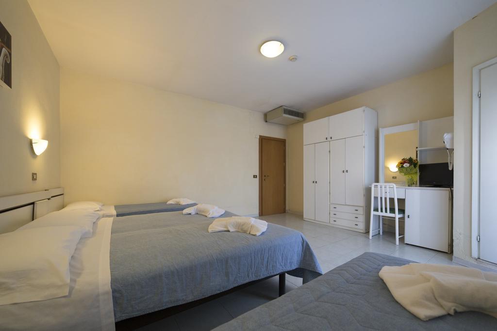 רימיני Hotel Europa מראה חיצוני תמונה
