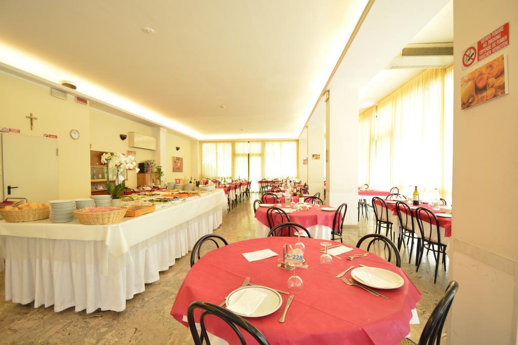רימיני Hotel Europa מראה חיצוני תמונה