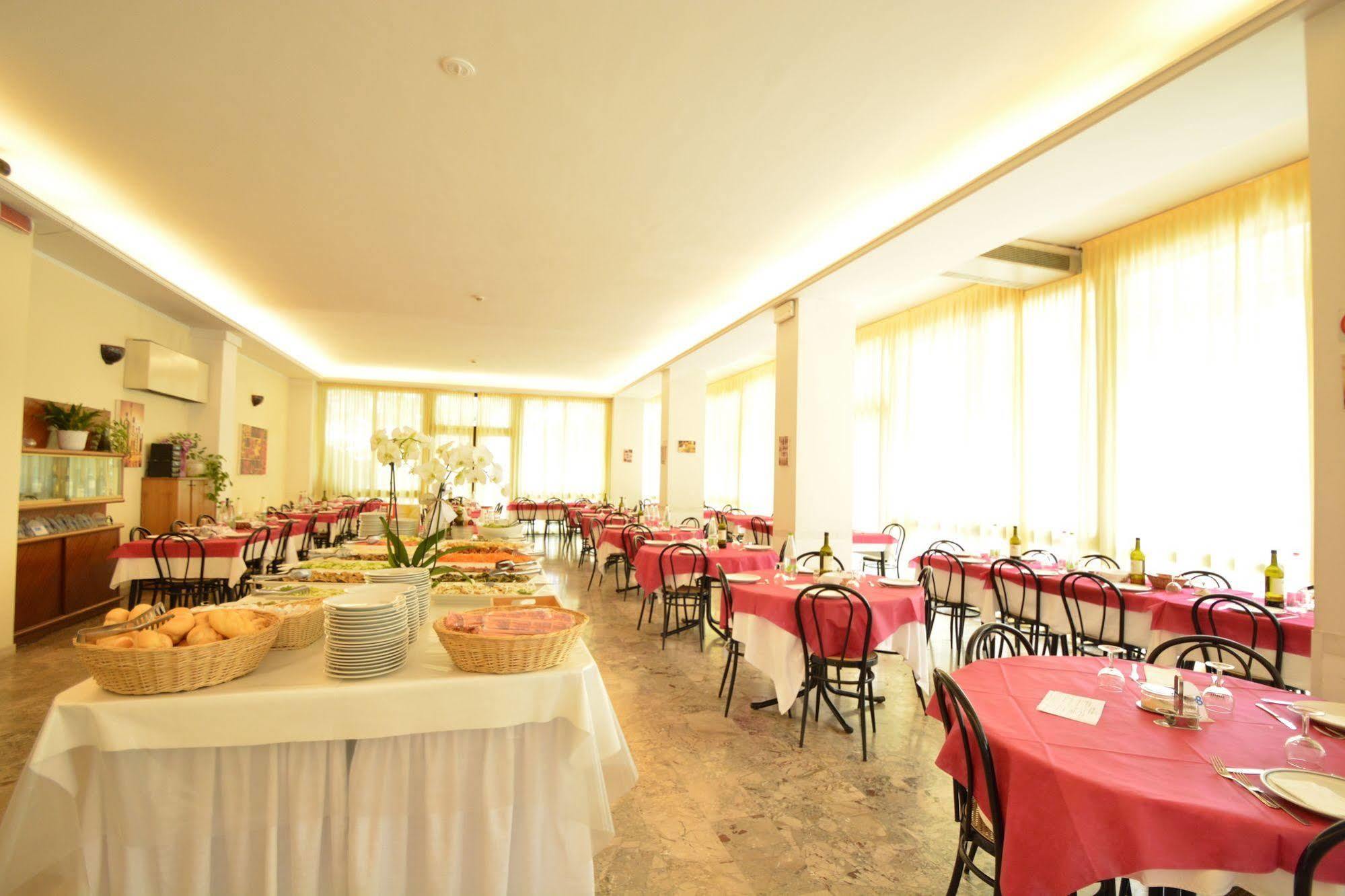 רימיני Hotel Europa מראה חיצוני תמונה